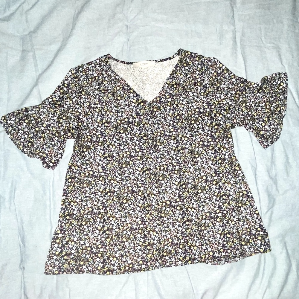 LOFT Floral Flutter Sleeve V-Neck Blouse Women’s Medium tops